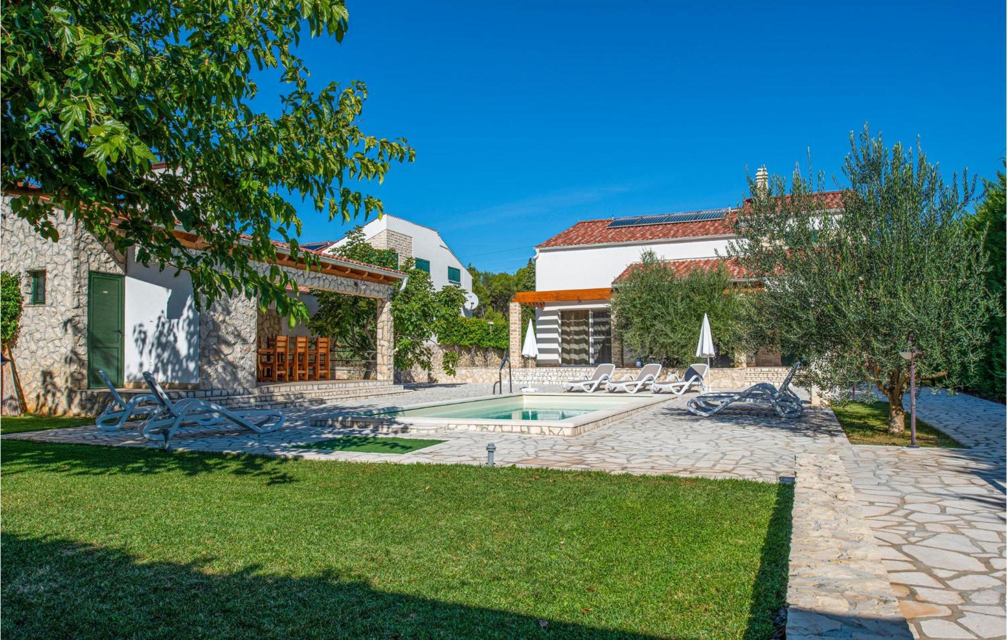 Lovely Home In Sibenik With Wifi מראה חיצוני תמונה